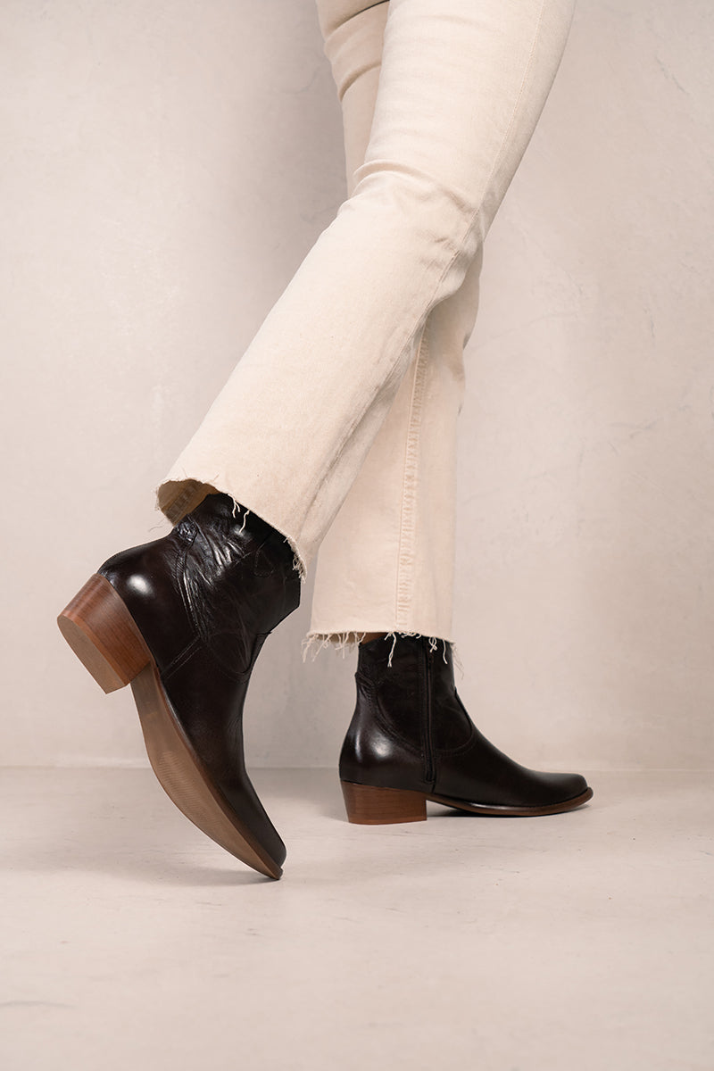 Brown vintage leather ankle boot - CALÍOPE
